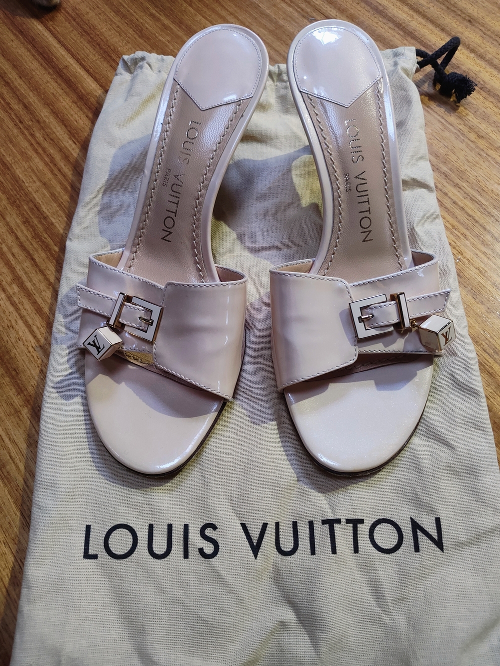 Louis Vuitton Women’s Patent Leather Slide Sandals in Nude/Light Pink